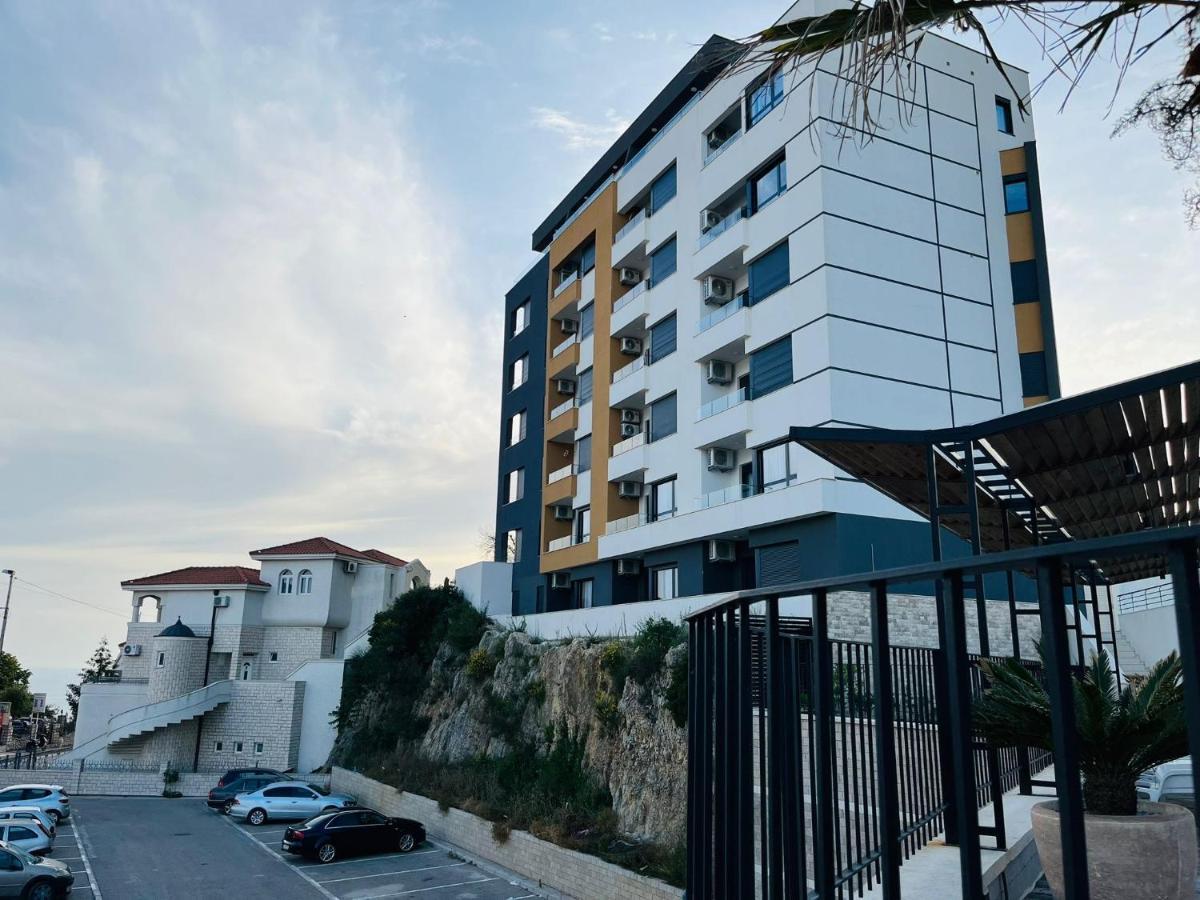 Art'S Apartment Mit Pool Ulcinj Pinjes Exterior photo